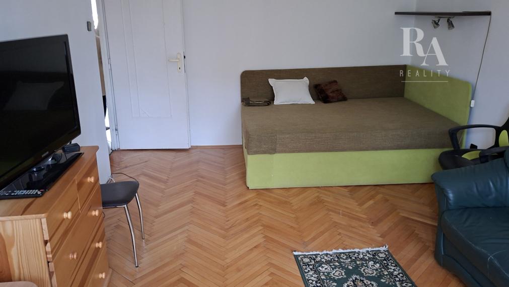 Prenájom 2 - izbového zariadeného bytu Hliny 3