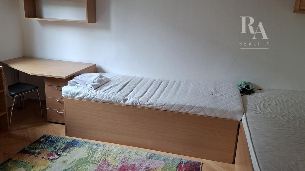 Prenájom 2 - izbového zariadeného bytu Hliny 3