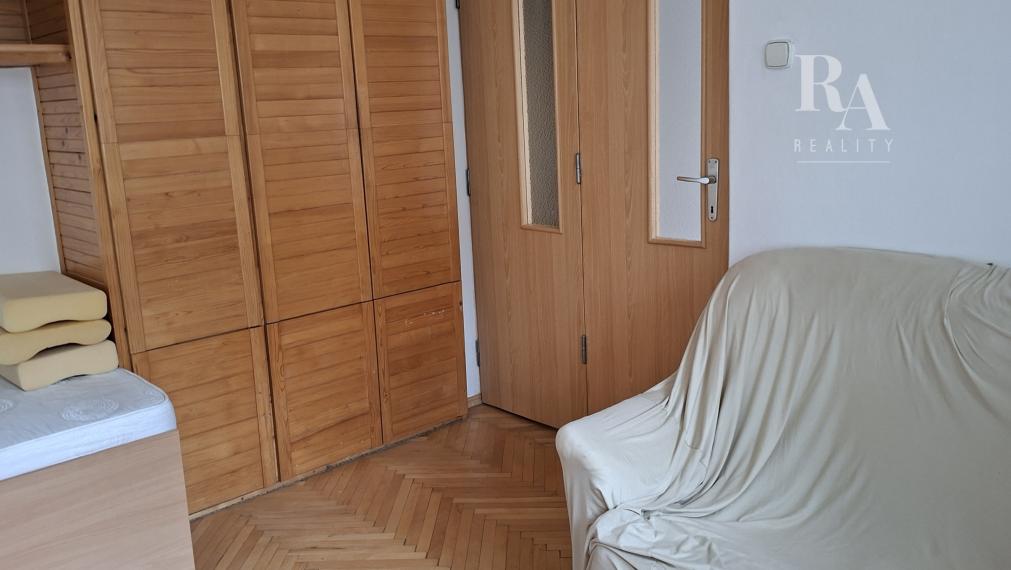 Prenájom 2 - izbového zariadeného bytu Hliny 3