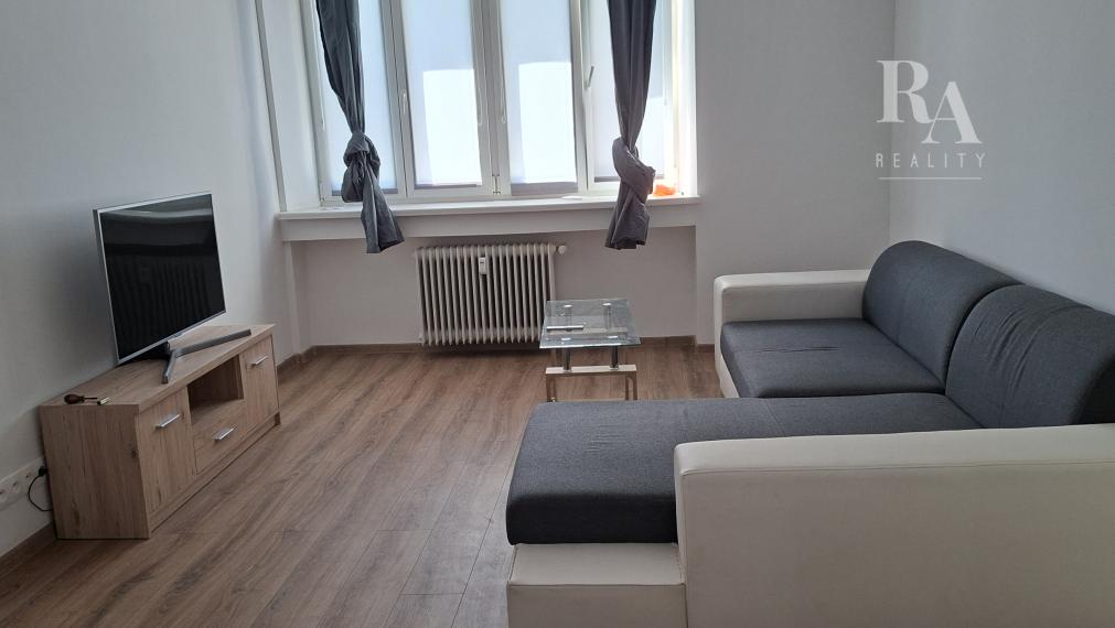 PRENÁJOM 3 - IZBOVÝ ZARIADENÝ BYT BLÍZKE CENTRUM S PARKOVANÍM