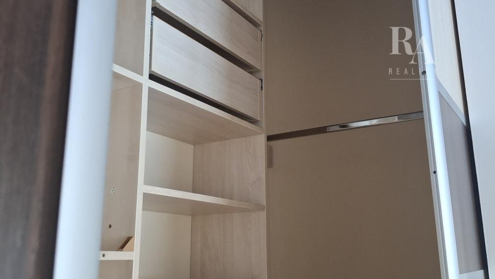 Predaj 4-izbový byt DOMANIŽA  -130 m2 + terasy 44m2