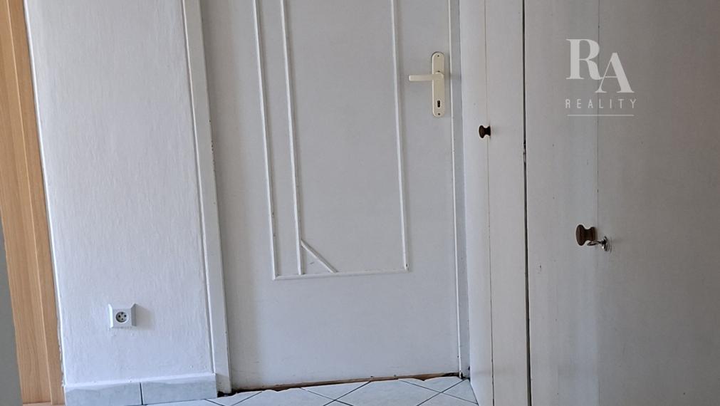 Prenájom 2 - izbového zariadeného bytu Hliny 3