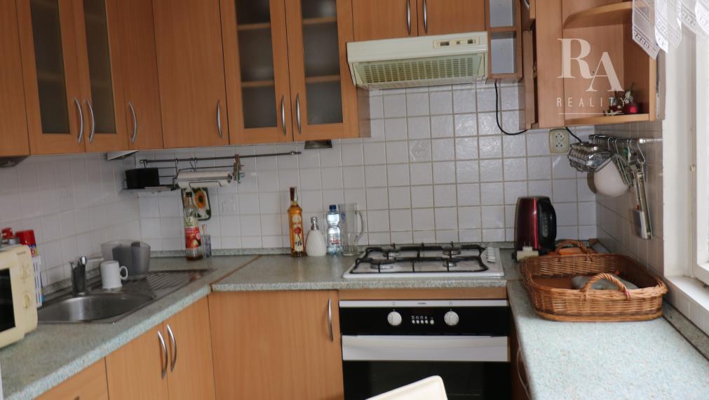 Prenájom 2 - izbového zariadeného bytu Hliny 3