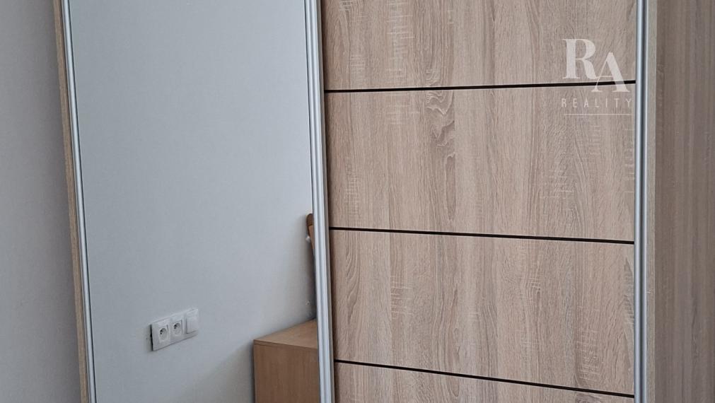PRENÁJOM 3 - IZBOVÝ ZARIADENÝ BYT BLÍZKE CENTRUM S PARKOVANÍM
