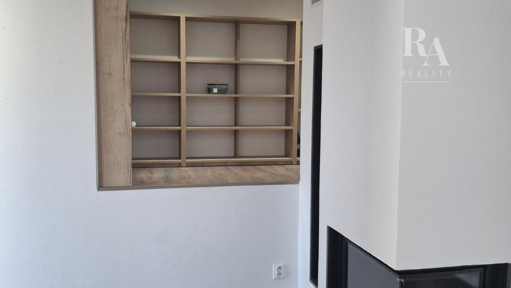 Predaj 4-izbový byt DOMANIŽA  -130 m2 + terasy 44m2