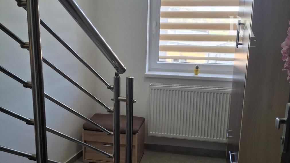 Predaj 4-izbový byt DOMANIŽA  -130 m2 + terasy 44m2