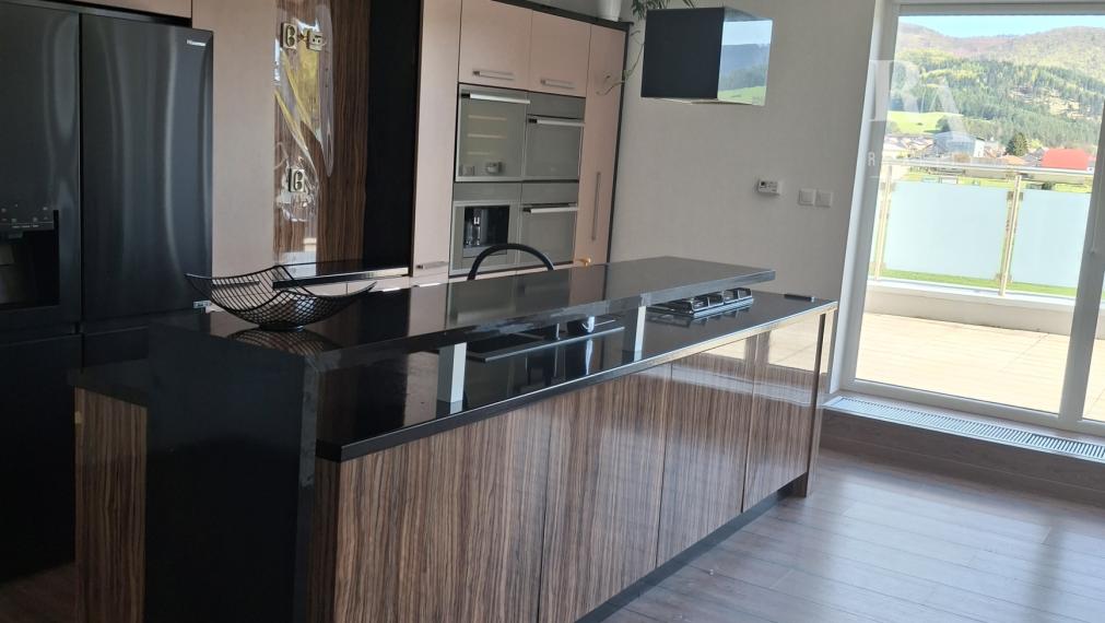 Predaj 4-izbový byt DOMANIŽA  -130 m2 + terasy 44m2