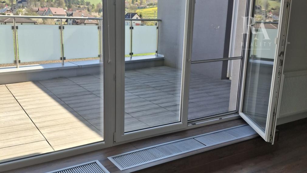 Predaj 4-izbový byt DOMANIŽA  -130 m2 + terasy 44m2