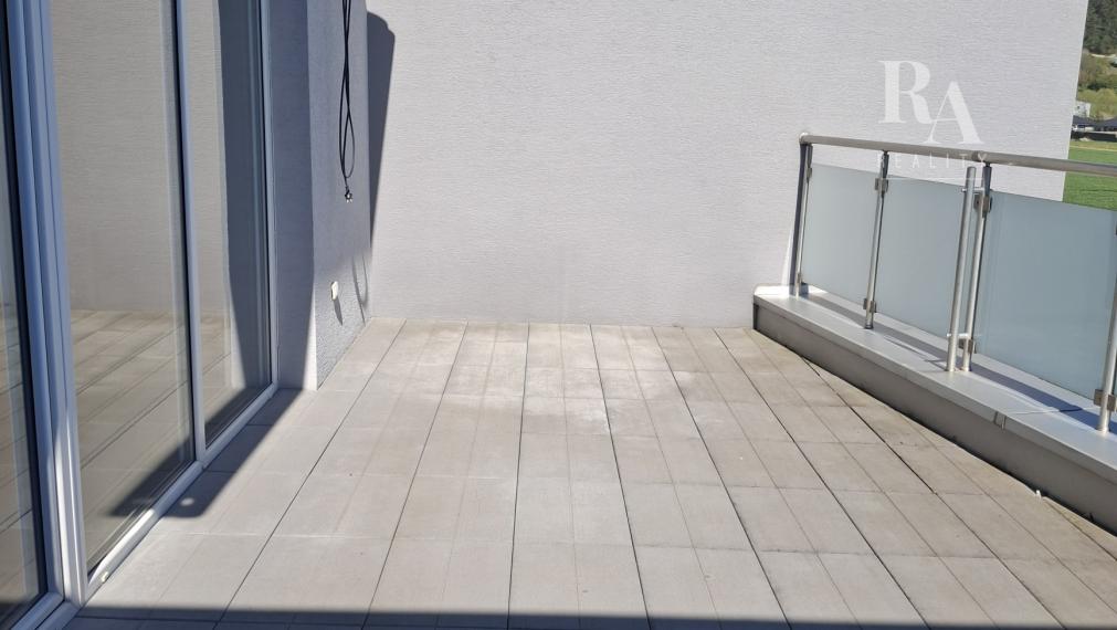Predaj 4-izbový byt DOMANIŽA  -130 m2 + terasy 44m2