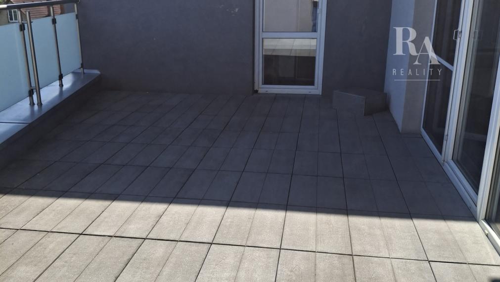 Predaj 4-izbový byt DOMANIŽA  -130 m2 + terasy 44m2