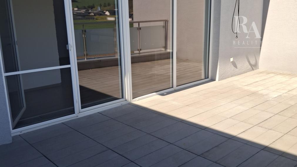 Predaj 4-izbový byt DOMANIŽA  -130 m2 + terasy 44m2