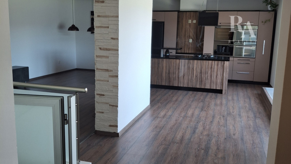 REZERVOVANÉ -Predaj 4-izbový byt DOMANIŽA  -130 m2 + terasy 44m2