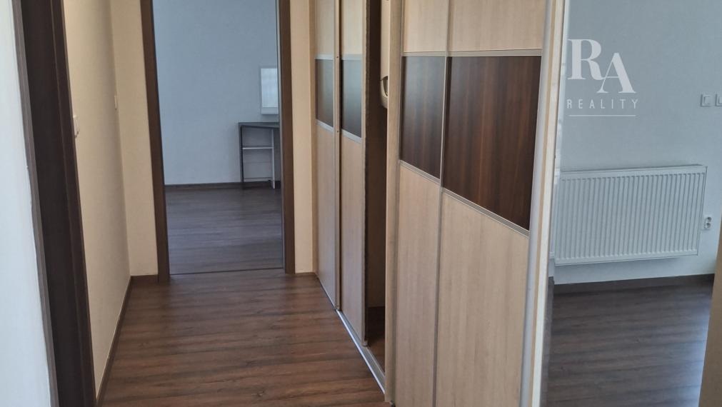 Predaj 4-izbový byt DOMANIŽA  -130 m2 + terasy 44m2