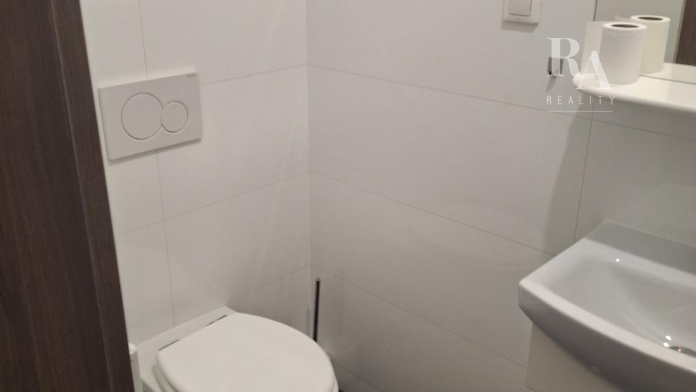 Predaj 4-izbový byt DOMANIŽA  -130 m2 + terasy 44m2