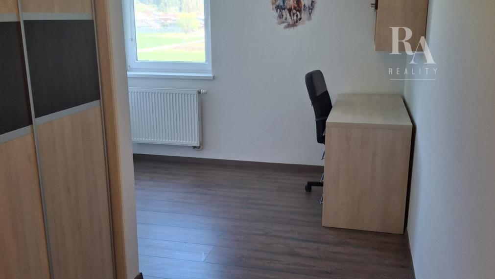 Predaj 4-izbový byt DOMANIŽA  -130 m2 + terasy 44m2