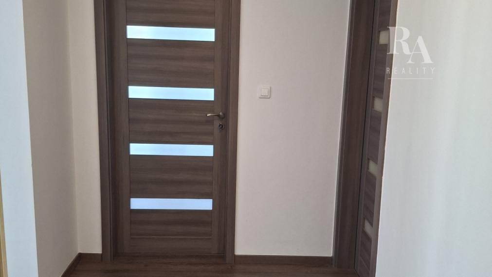 Predaj 4-izbový byt DOMANIŽA  -130 m2 + terasy 44m2