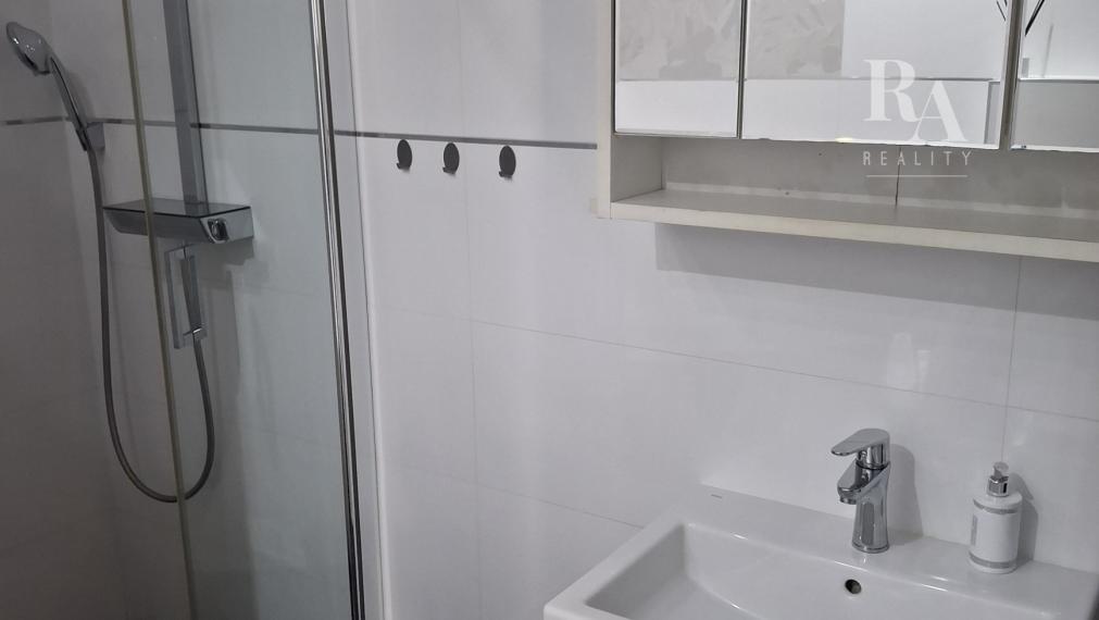 Predaj 4-izbový byt DOMANIŽA  -130 m2 + terasy 44m2