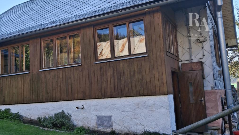 PREDAJ RODINNÝ DOM  + Hospodárska budova ŠTIAVNIK 1500 M2 pozemok