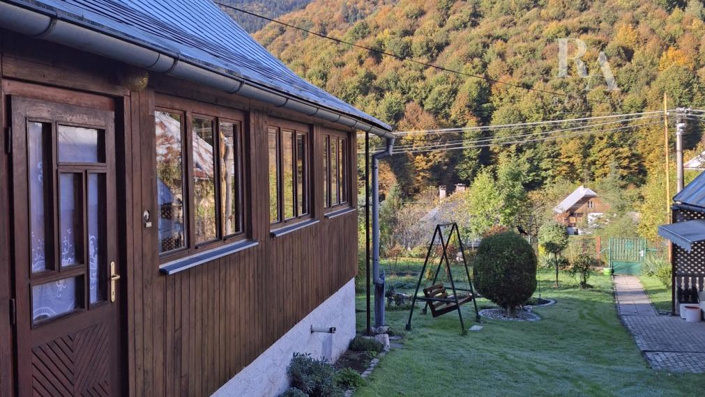 PREDAJ RODINNÝ DOM  + Hospodárska budova ŠTIAVNIK 1500 M2 pozemok
