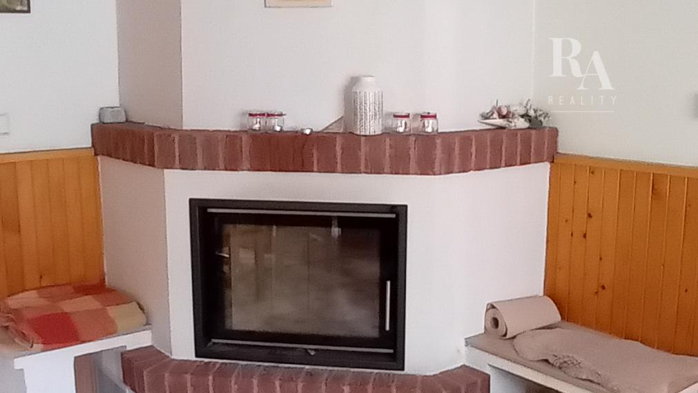 Predaj 2 chát a hospodárskeho domčeka na slnečnom pozemku 7 850 m² vo Veľkom Rovnom