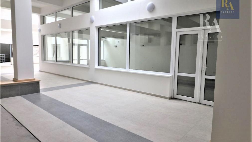 Prenájom priestoru na reštauráciu alebo kaviareň -  Bytčická ulica alebo inú prevádzku