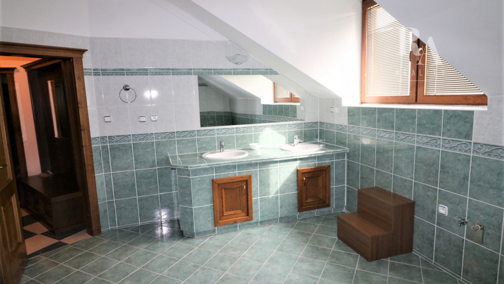 PREDAJ POLYFUNKČNEJ BUDOVY V CENTRE MESTA S PARKOVANÍM