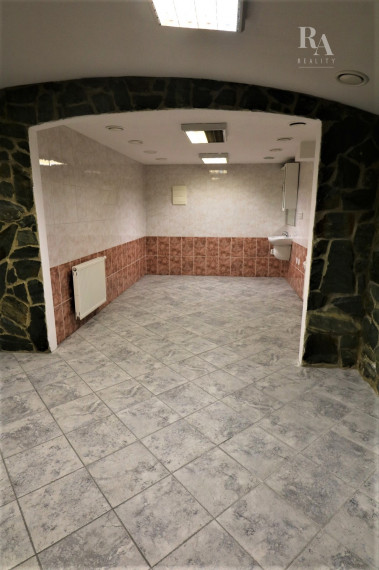 PREDAJ POLYFUNKČNEJ BUDOVY V CENTRE MESTA S PARKOVANÍM