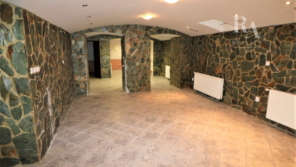 PREDAJ POLYFUNKČNEJ BUDOVY V CENTRE MESTA S PARKOVANÍM