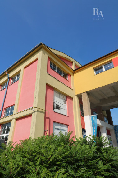 PRENÁJOM OBCHODNO - SKLADOVÝ PRIESTOR S ADMINISTRATÍVOU