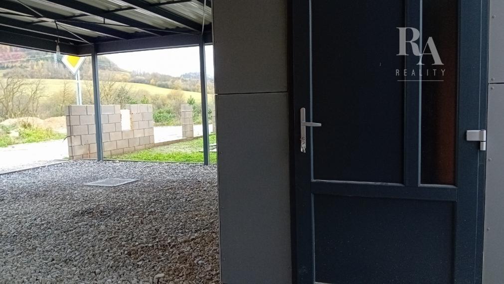 Predaj skolaudovaný 4-izbový rodinný dom RD02 s prístreškom pre 2 vozidlá v obci Varín