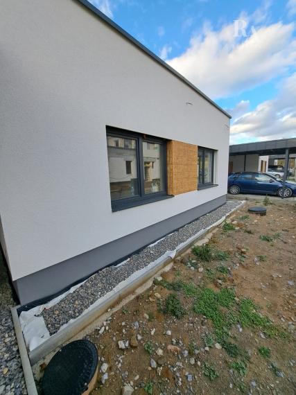 Predaj skolaudovaný 4-izbový rodinný dom RD02 s prístreškom pre 2 vozidlá v obci Varín