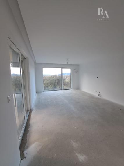 Predaj skolaudovaný 4-izbový rodinný dom RD02 s prístreškom pre 2 vozidlá v obci Varín