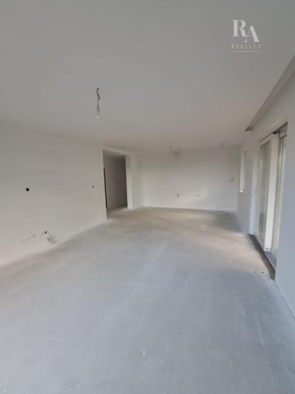 Predaj skolaudovaný 4-izbový rodinný dom RD02 s prístreškom pre 2 vozidlá v obci Varín