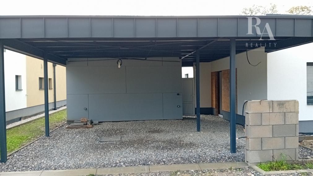 Predaj skolaudovaný 4-izbový rodinný dom RD02 s prístreškom pre 2 vozidlá v obci Varín