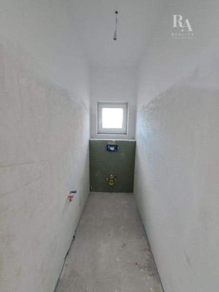 Predaj skolaudovaný 4-izbový rodinný dom RD04 s prístreškom pre 2 vozidlá v obci Varín