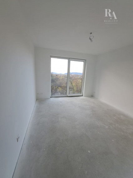 Predaj skolaudovaný 4-izbový rodinný dom RD04 s prístreškom pre 2 vozidlá v obci Varín