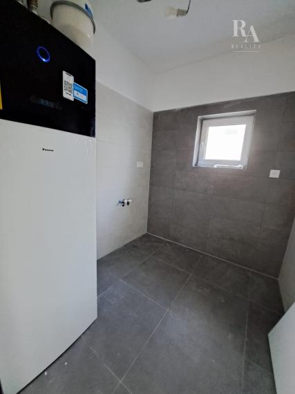 Predaj skolaudovaný 4-izbový rodinný dom RD04 s prístreškom pre 2 vozidlá v obci Varín