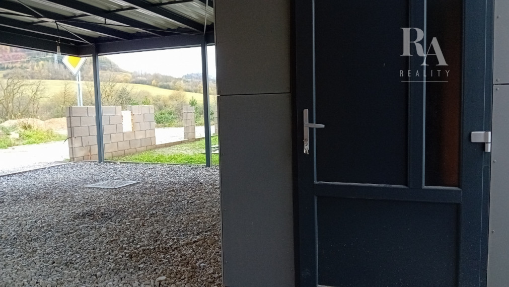 Predaj skolaudovaný 4-izbový rodinný dom RD04 s prístreškom pre 2 vozidlá v obci Varín