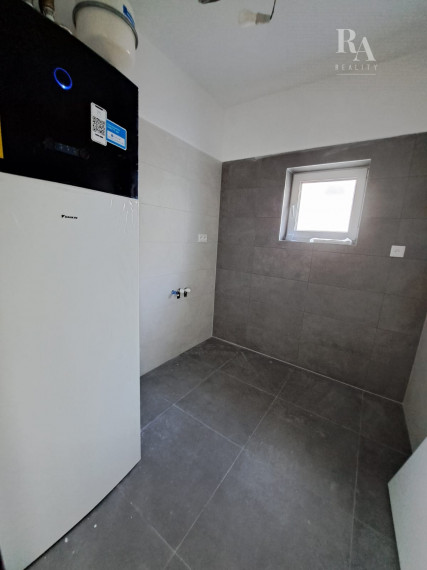 Predaj skolaudovaný 4-izbový rodinný dom RD04 s prístreškom pre 2 vozidlá v obci Varín