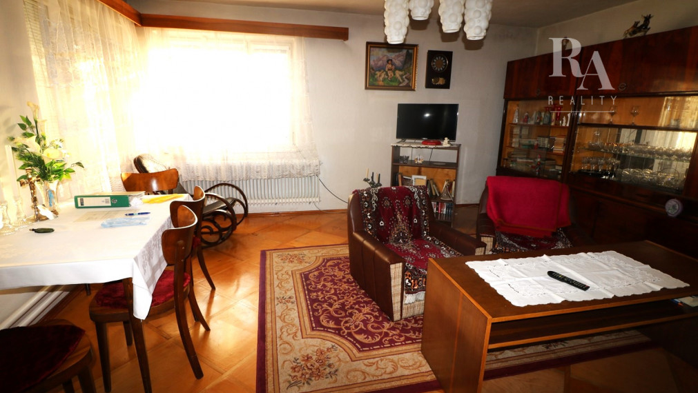 RODINNÝ DOM DIVINKA S POZEMKOM 1260 M2 - REZERVOVANÉ