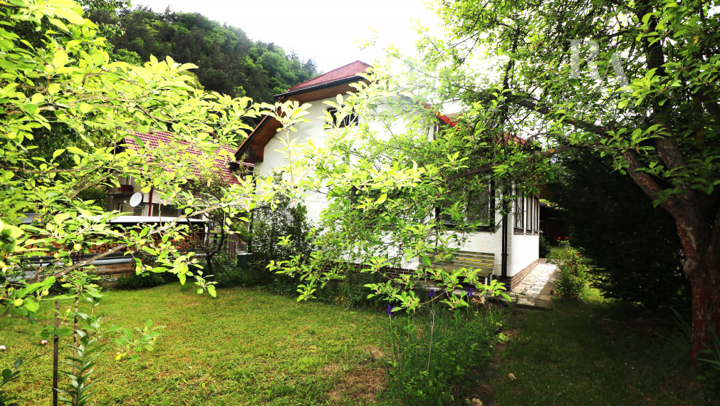 RODINNÝ DOM DIVINKA S POZEMKOM 1260 M2 - REZERVOVANÉ