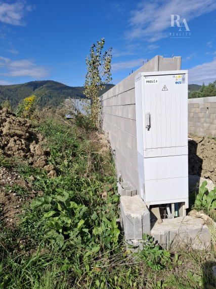 STAVEBNÝ POZEMOK KONSKÁ S PROJEKTOM NA BUNGALOV