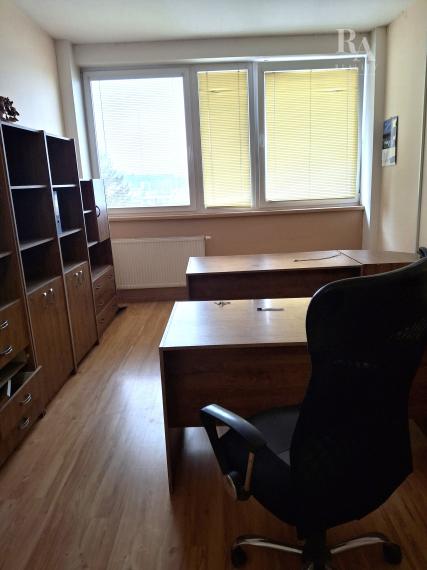 Prenájom 3 kancelárií o výmere 72 m2 Bytčická ulica