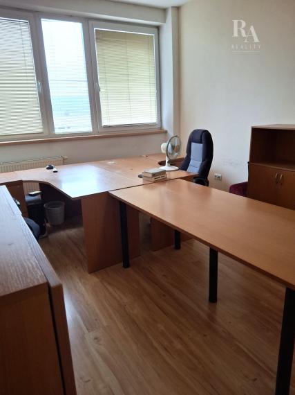 Prenájom 3 kancelárií o výmere 72 m2 Bytčická ulica