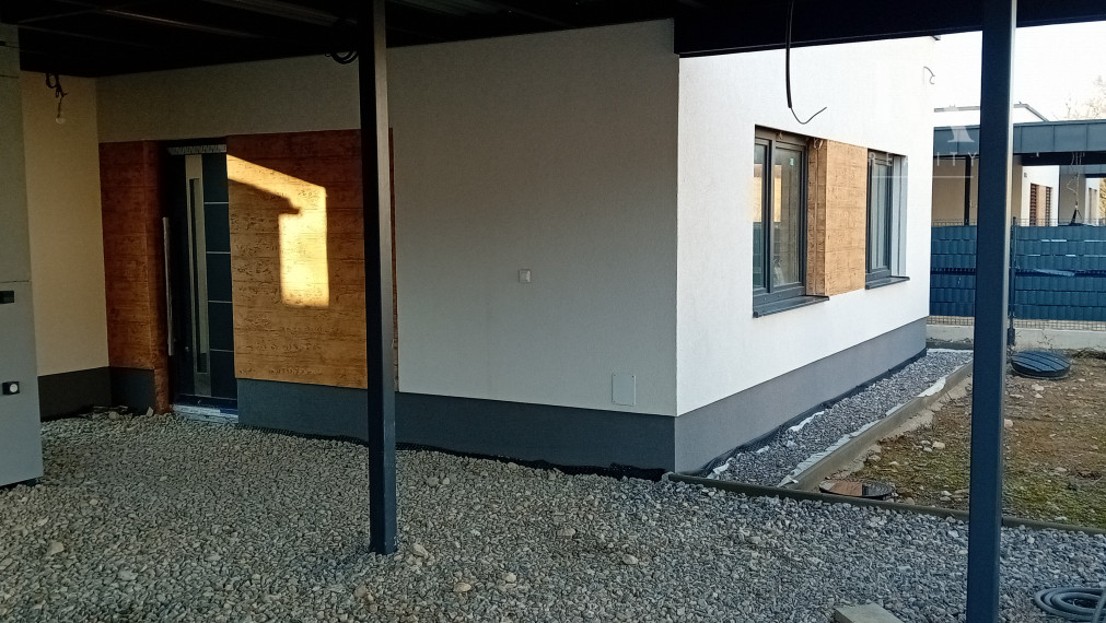 Predaj skolaudovaný 4-izbový rodinný dom RD02 s prístreškom pre 2 vozidlá v obci Varín