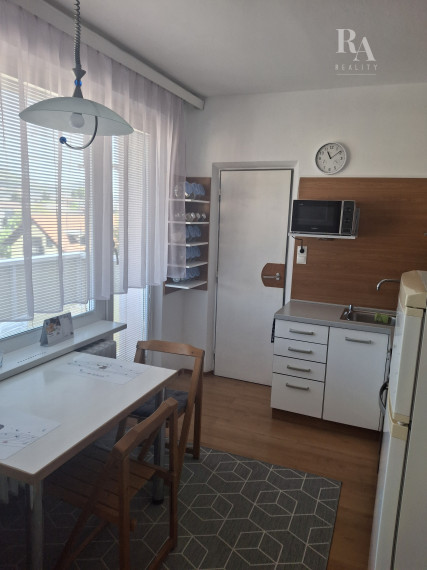 Prenájom 2 - izbového zariadeného bytu Hliny 8