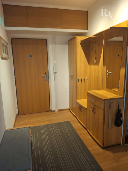 Prenájom 2 - izbového zariadeného bytu Hliny 8