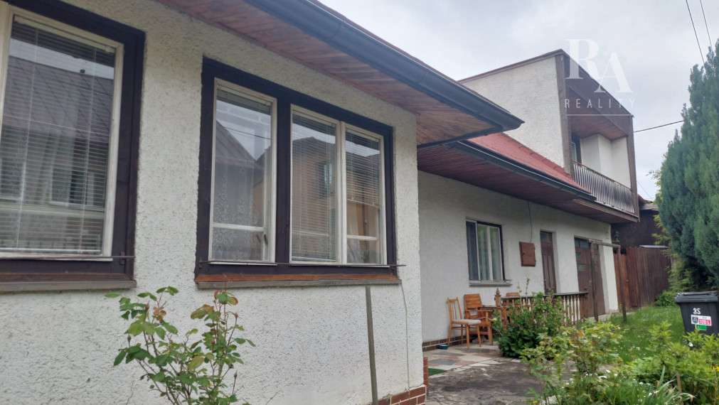 RODINNÝ DOM DIVINKA S POZEMKOM 1260 M2 - REZERVOVANÉ