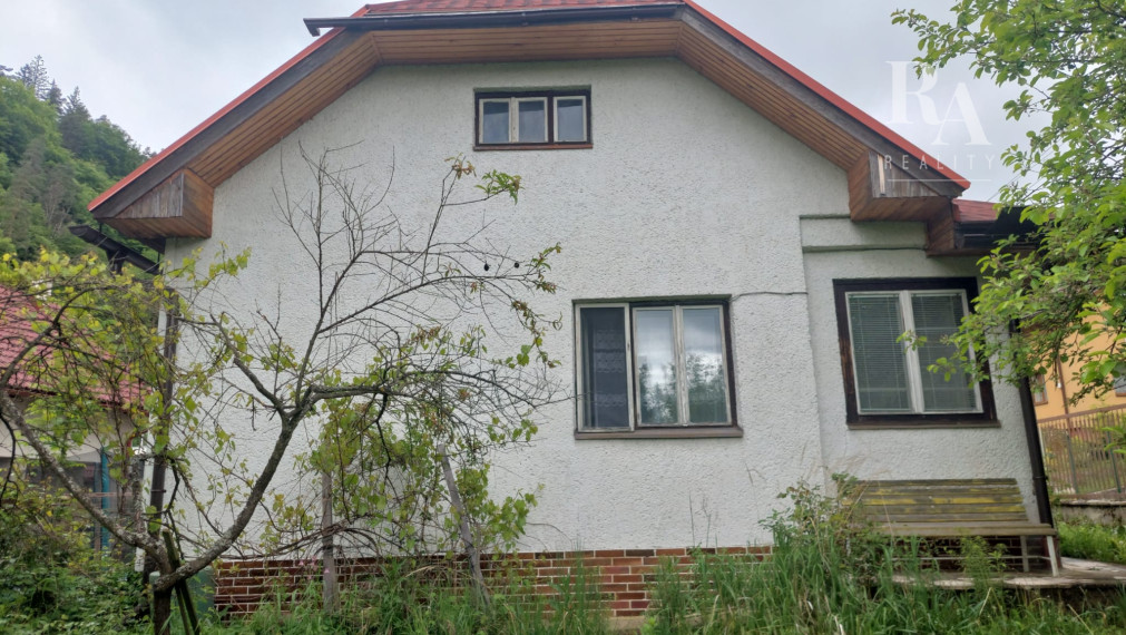 RODINNÝ DOM DIVINKA S POZEMKOM 1260 M2 - REZERVOVANÉ