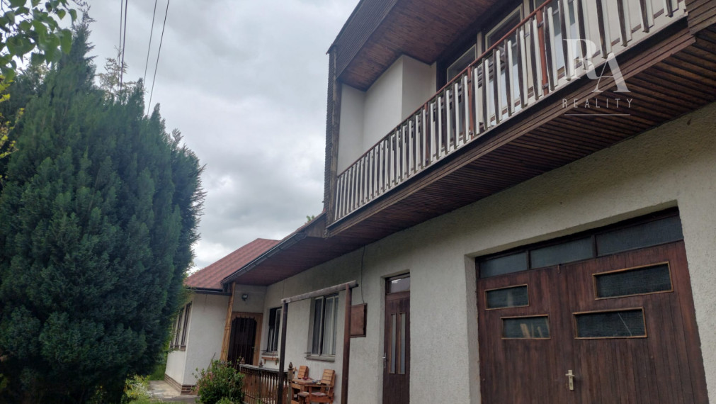 RODINNÝ DOM DIVINKA S POZEMKOM 1260 M2 - REZERVOVANÉ